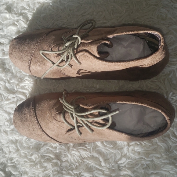 Forever Patricia Lace Up Taupe Wedge Boot 7 1/2 NWOB - Picture 8 of 9